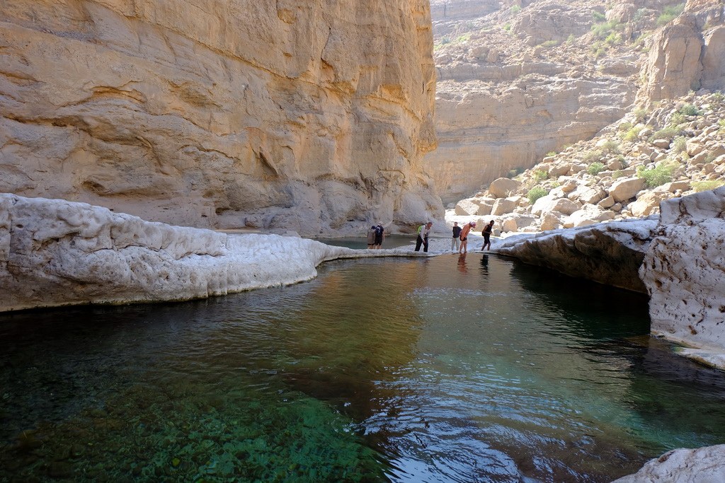 Bei der Wanderung durch das Wadi lässt man bald die üblichen Touristen hinter sich und lernt die wahre Schönheit des Ortes kennen.