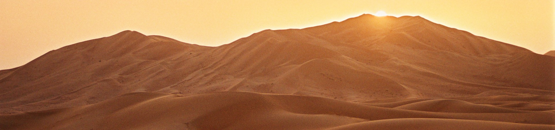 Die Farbe des Sandes verändert sich je nach Sonnenstand.