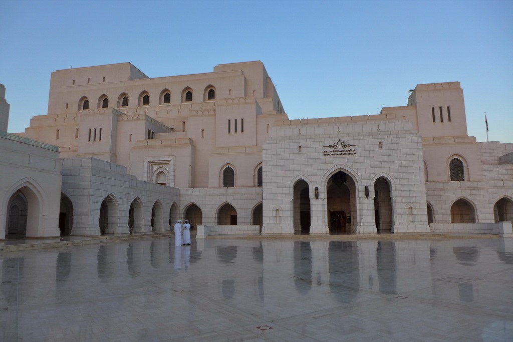 Das Opernhaus ist nach Anweisung seiner Majestät Sultan Qaboos gebaut worden und erfreut mittlerweile alle Omanis.