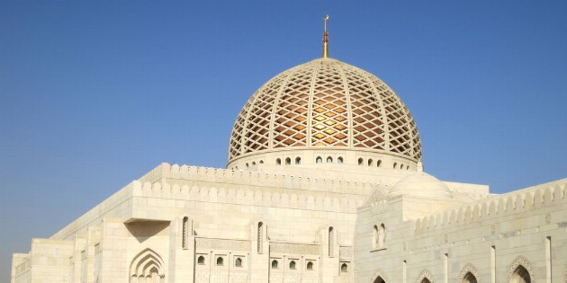 Die größte Moschee des Landes ist ein Highlight jeder Omanreise.