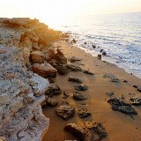 Die Sonnenuntergänge an der felsigen Küste des Persischen Golfs sind besonders eindrucksvoll
