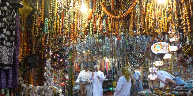 Neben den vielen Souvenirgeschäften gibt es auch Läden mit echten Schätzen aus dem ganzen arabischen Raum.