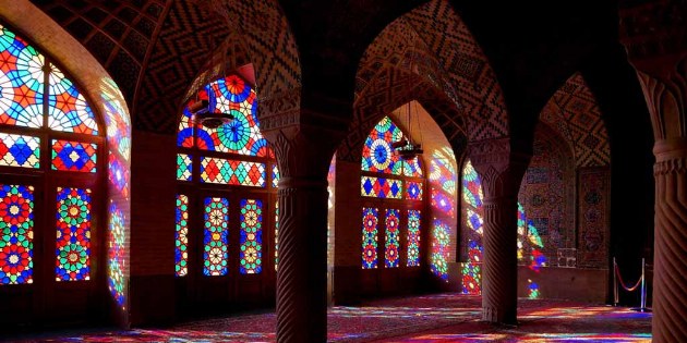 Die prachtvolle Moschee Nazir ol Molk in Shiraz eignet sich im Morgen- oder Abendlicht besonders zum Fotografieren