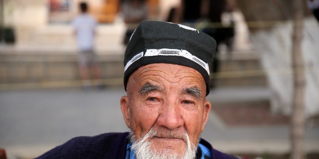 Portrait eines Usbeken mit Doppa / Tubeteika