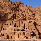 Auf den Spuren der Nabatäern die Felsenstadt Petra entdecken.